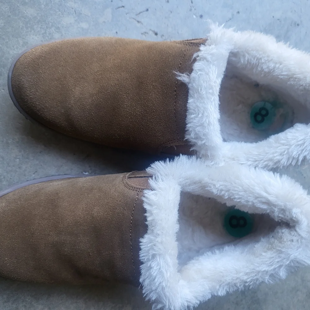 Brown Suede Women's Minnetonka Boots with Faux Fur Lining Size 8 - Picture 2 of 7